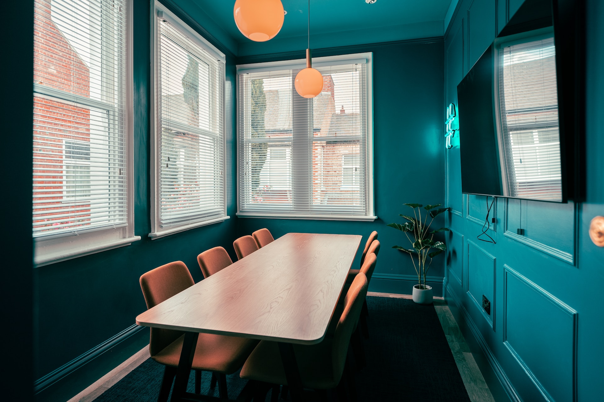 43-clicks-north-xpSUIK5oCUM-unsplash